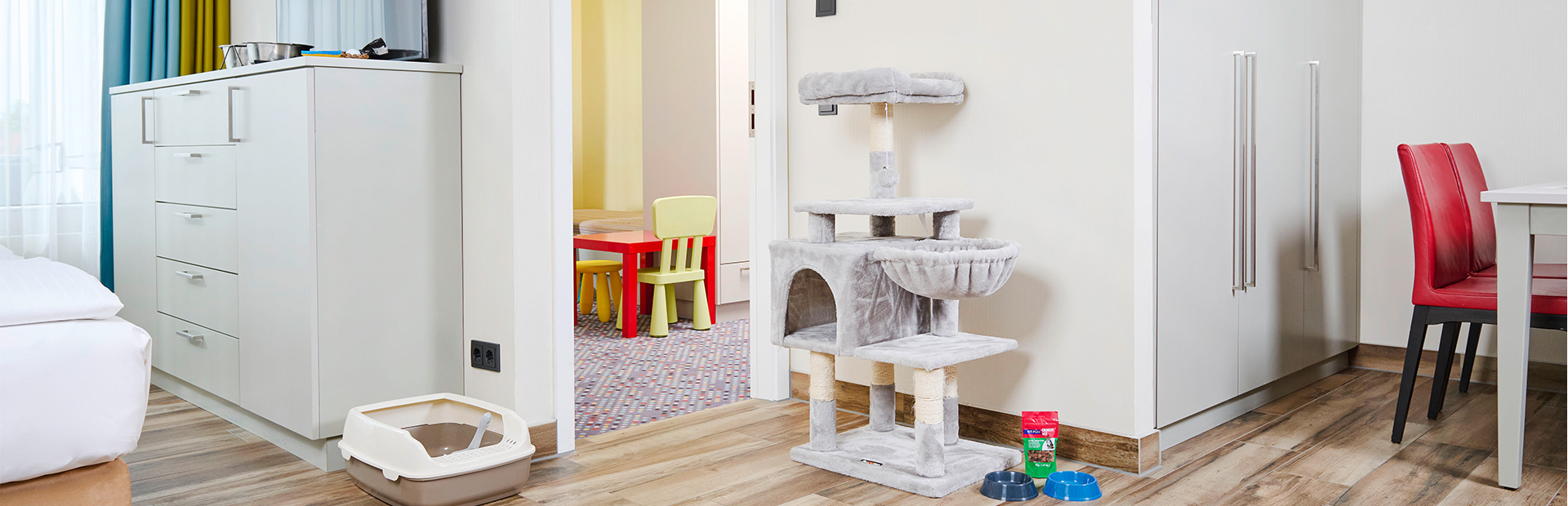 Pet room with scratching post at SI-SUITES Hotel Stuttgart